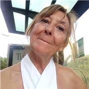 Profe de yoga para personas mayores, posturas suaves, para personas con poca movilidad, relax